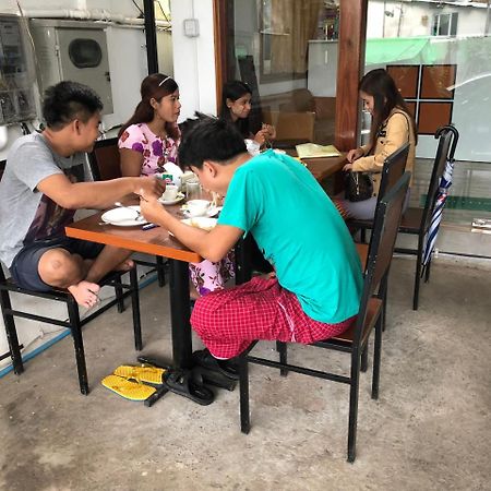 The Lodge Yangon Poshtel Buitenkant foto