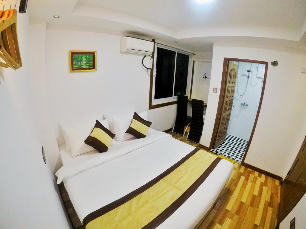 The Lodge Yangon Poshtel Buitenkant foto