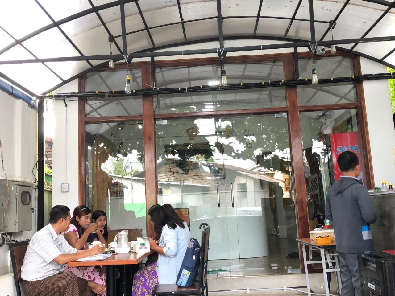The Lodge Yangon Poshtel Buitenkant foto