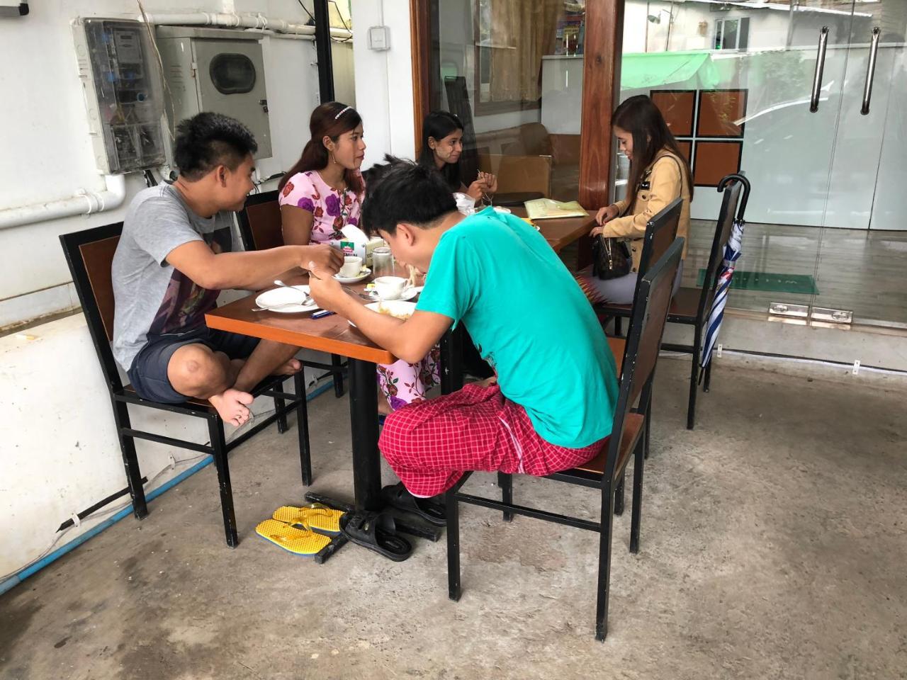 The Lodge Yangon Poshtel Buitenkant foto