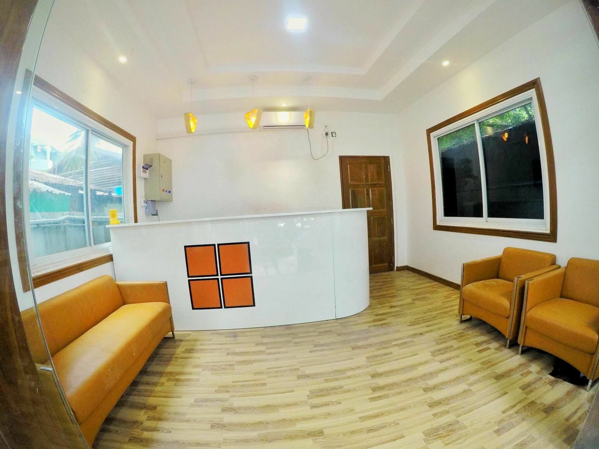 The Lodge Yangon Poshtel Buitenkant foto