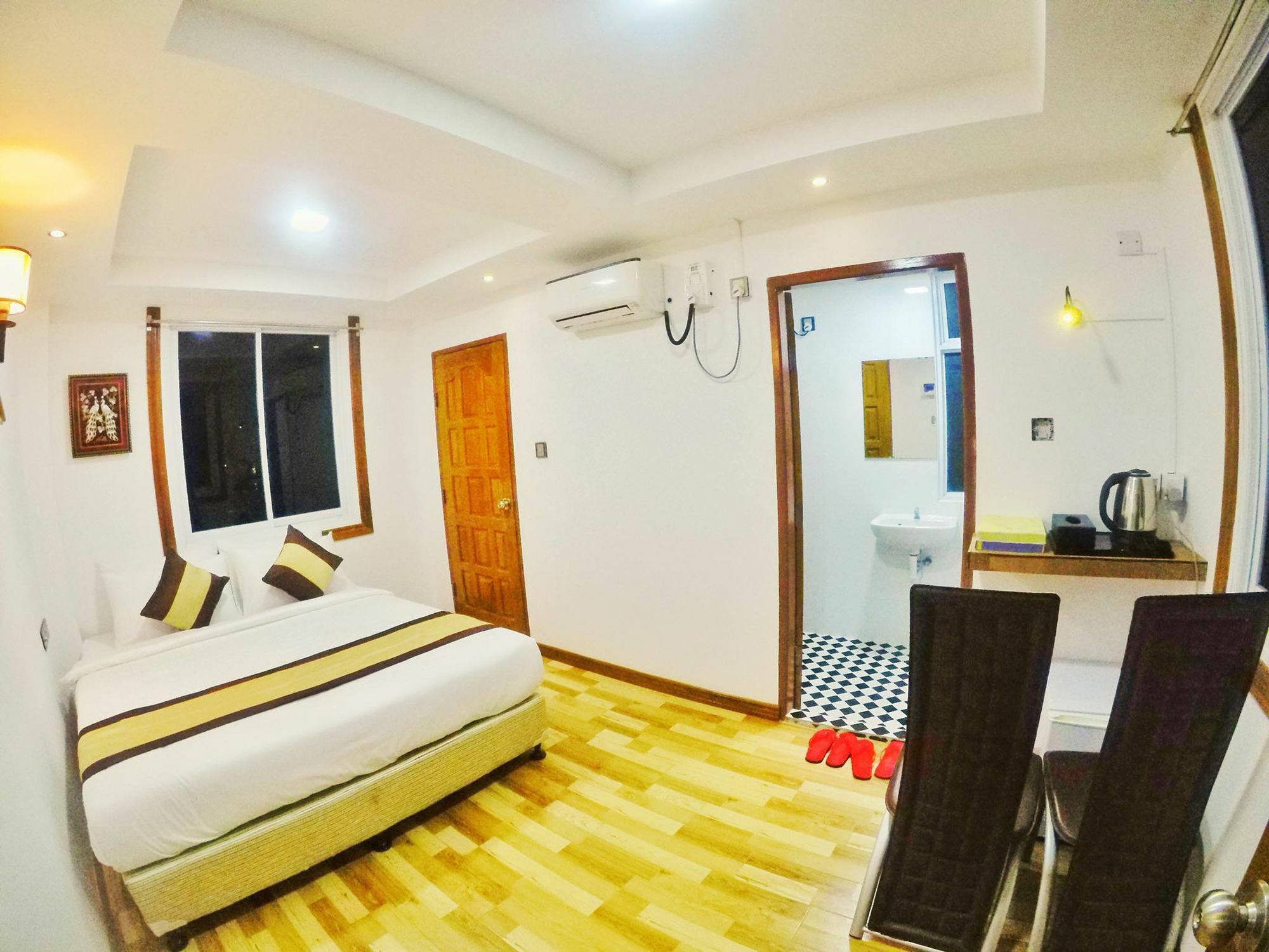 The Lodge Yangon Poshtel Buitenkant foto