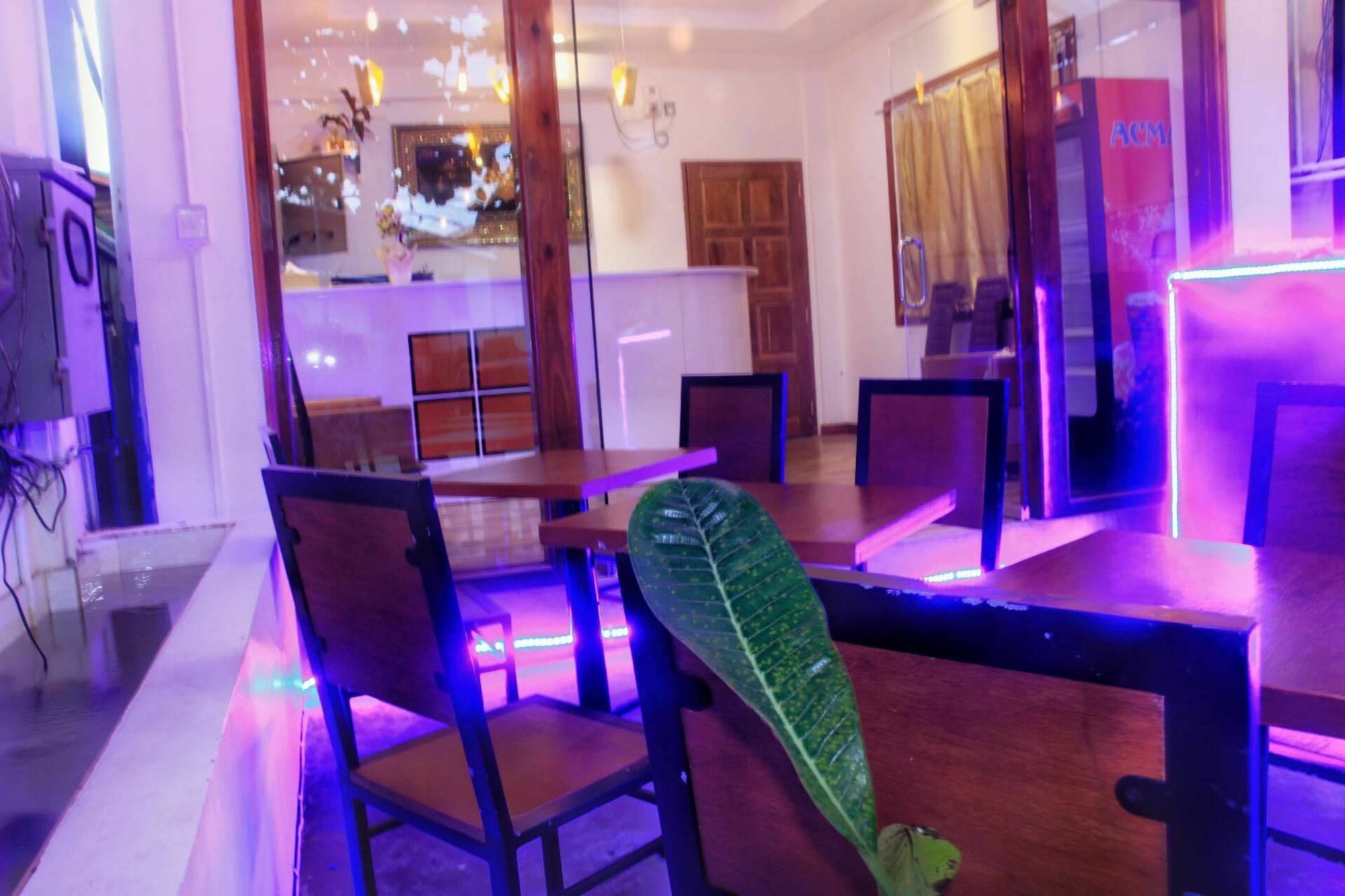 The Lodge Yangon Poshtel Buitenkant foto