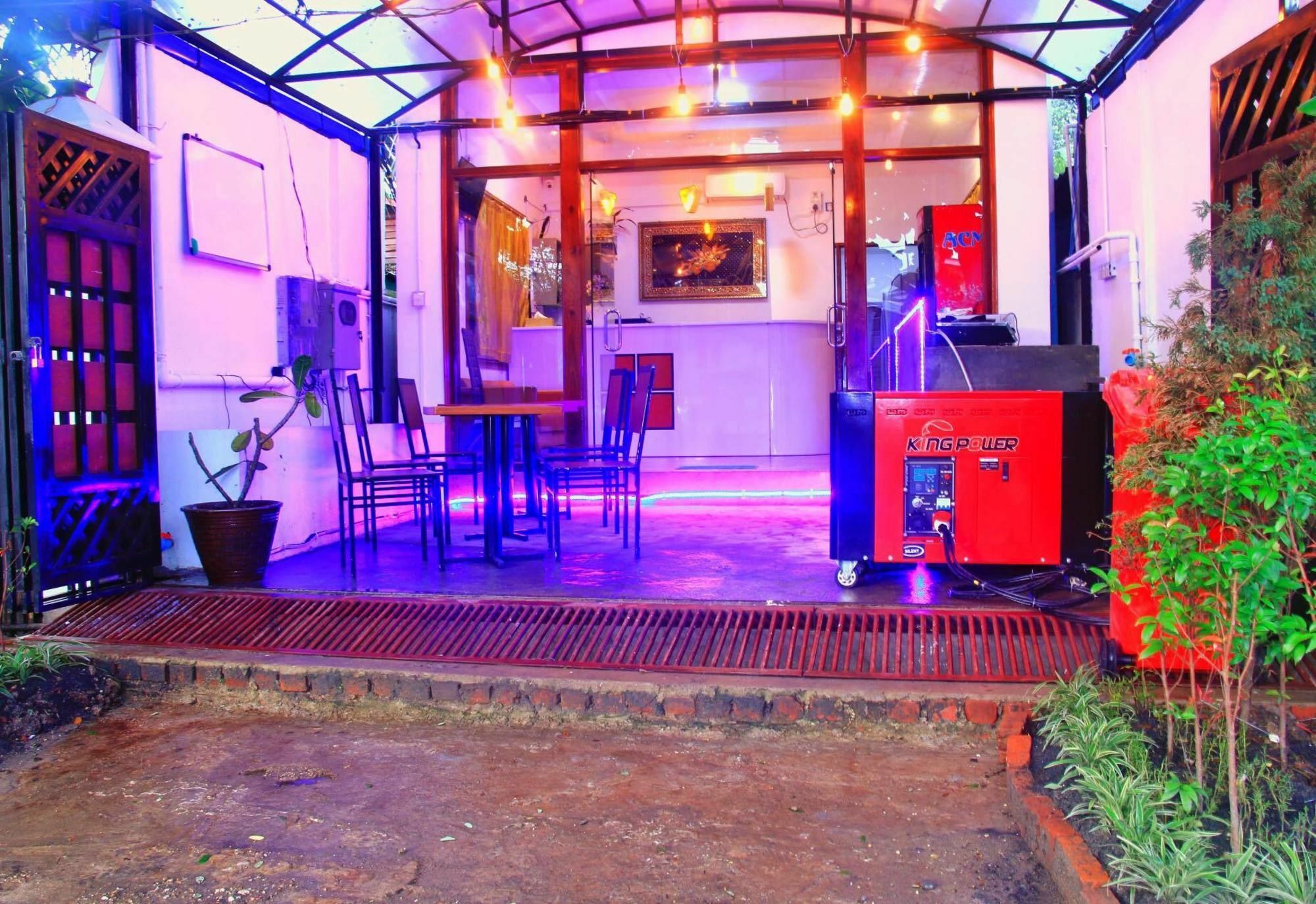 The Lodge Yangon Poshtel Buitenkant foto